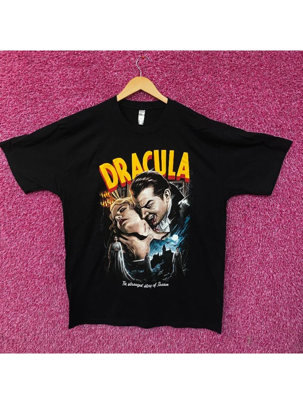 Dracula: Strangest Passion Retro Graphic T-Shirt XL